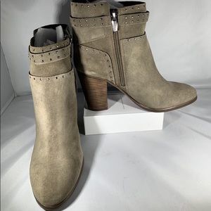 🆕👢Vince Camuto Size 10 Genuine Suede Booties